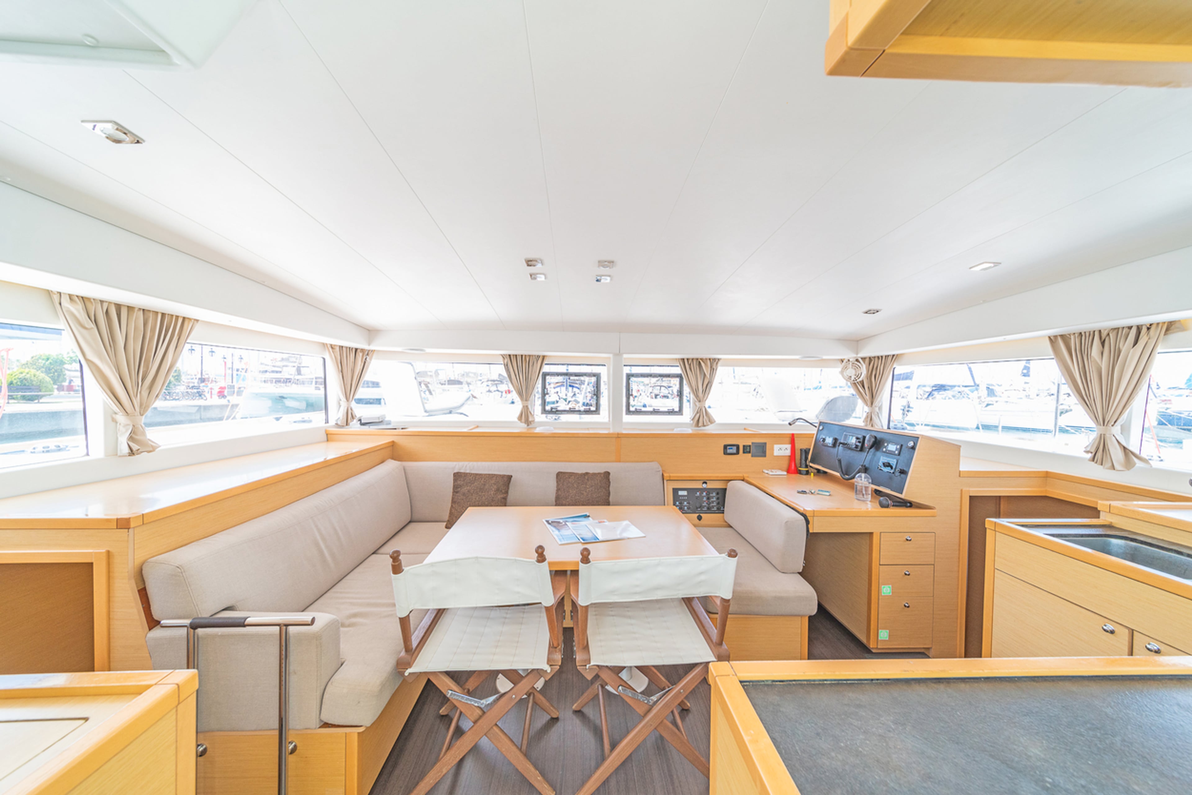 Lagoon 400 S2 - 4 + 2 cab. - Vicky, picture 12