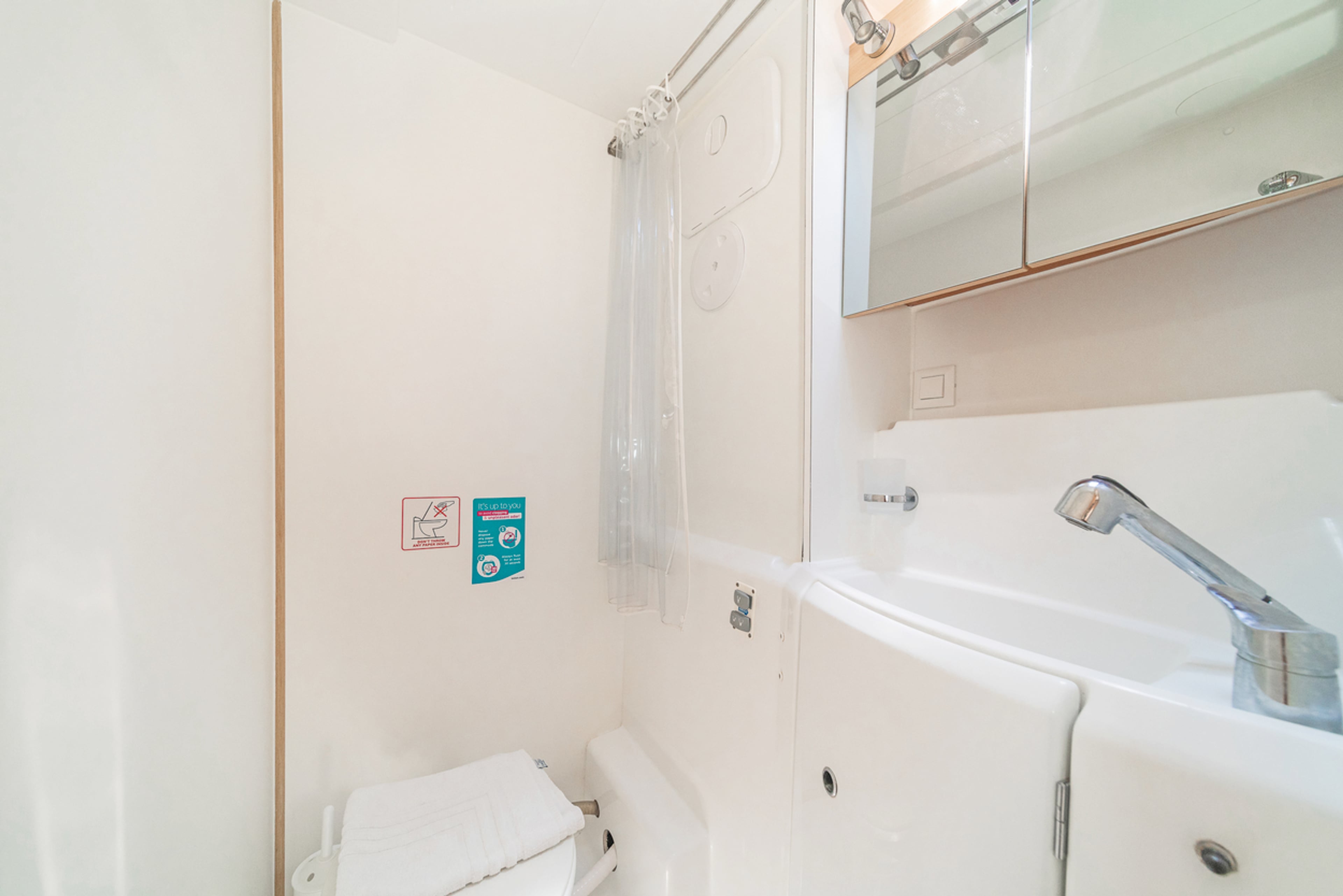 Lagoon 400 S2 - 4 + 2 cab. - Vicky, picture 16