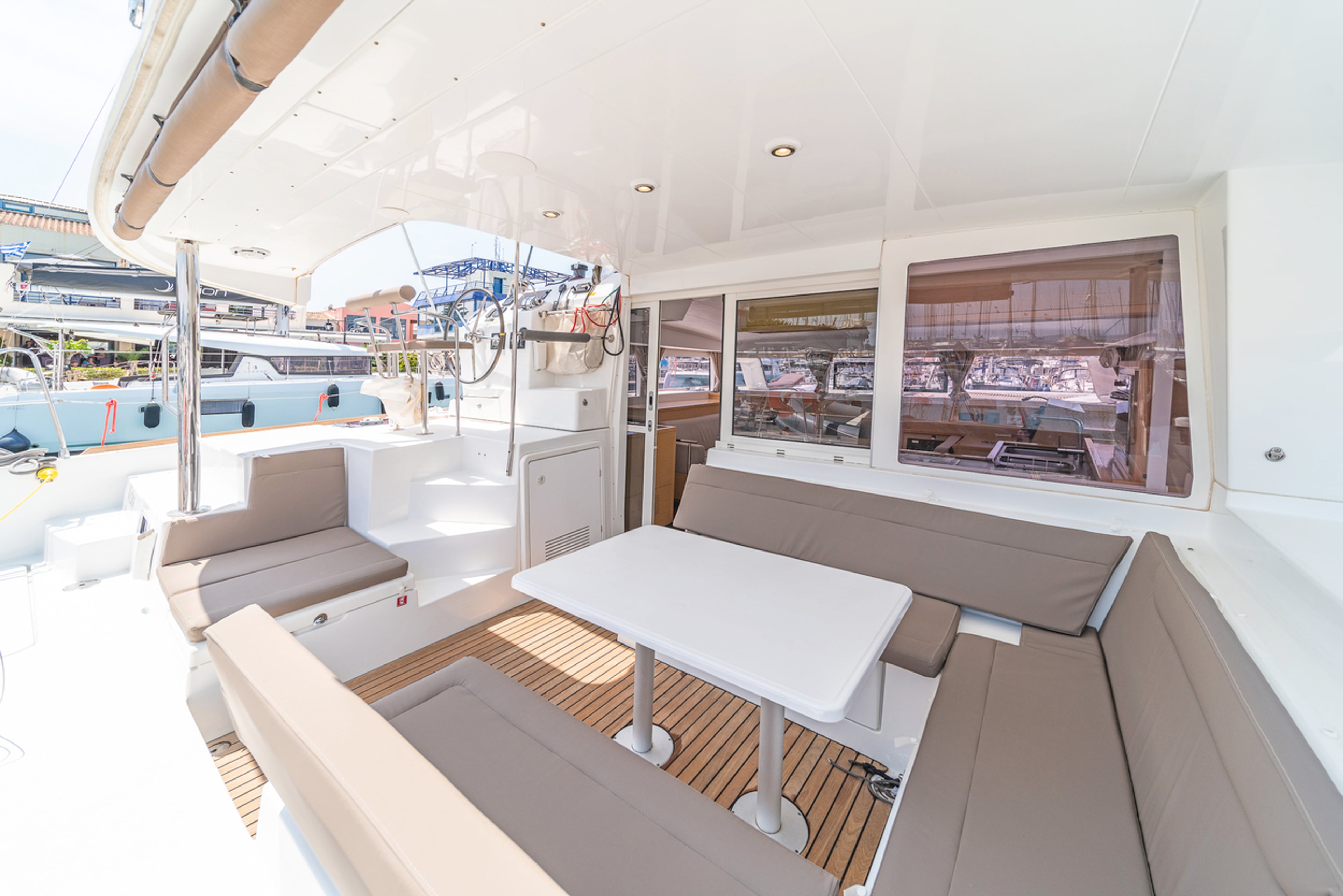 Lagoon 400 S2 - 4 + 2 cab. - Vicky, picture 7