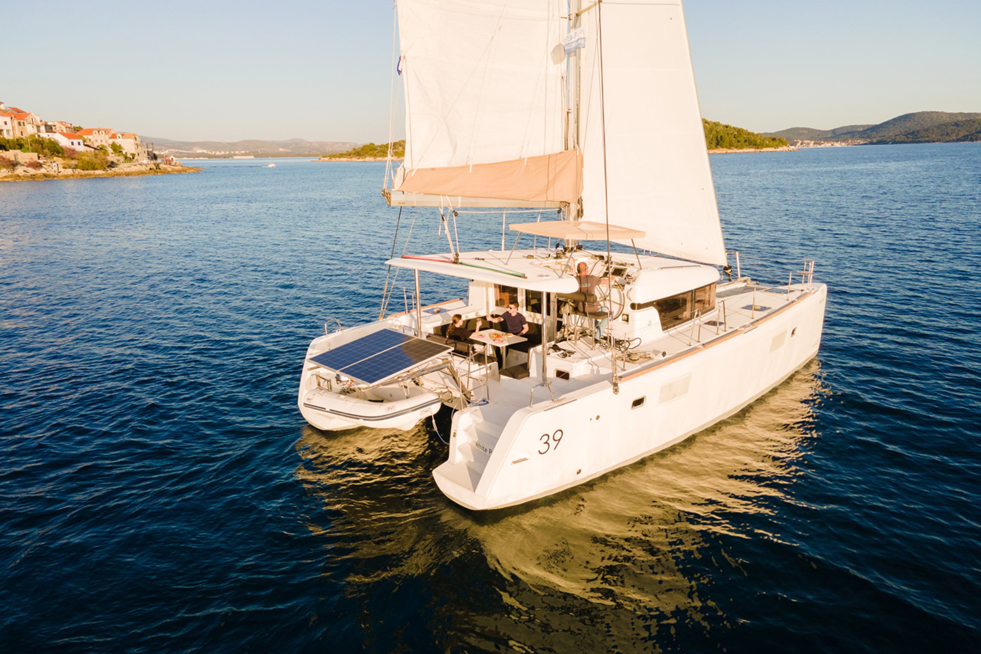 Lagoon 39 - 4 + 2 cab. - White Pearl, picture 4