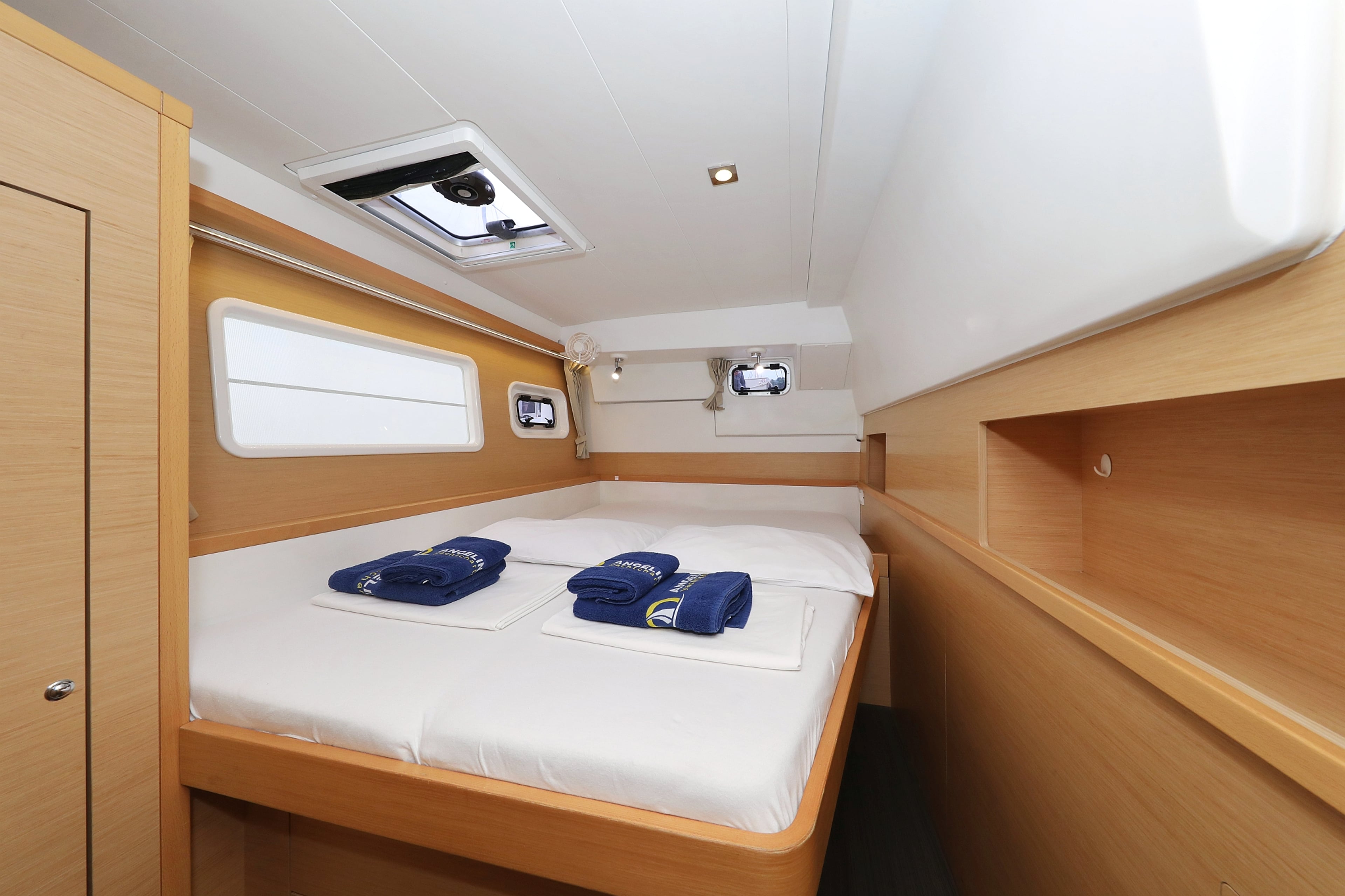 Lagoon 400 S2 - 4 + 2 cab. - Ladies First, picture 17