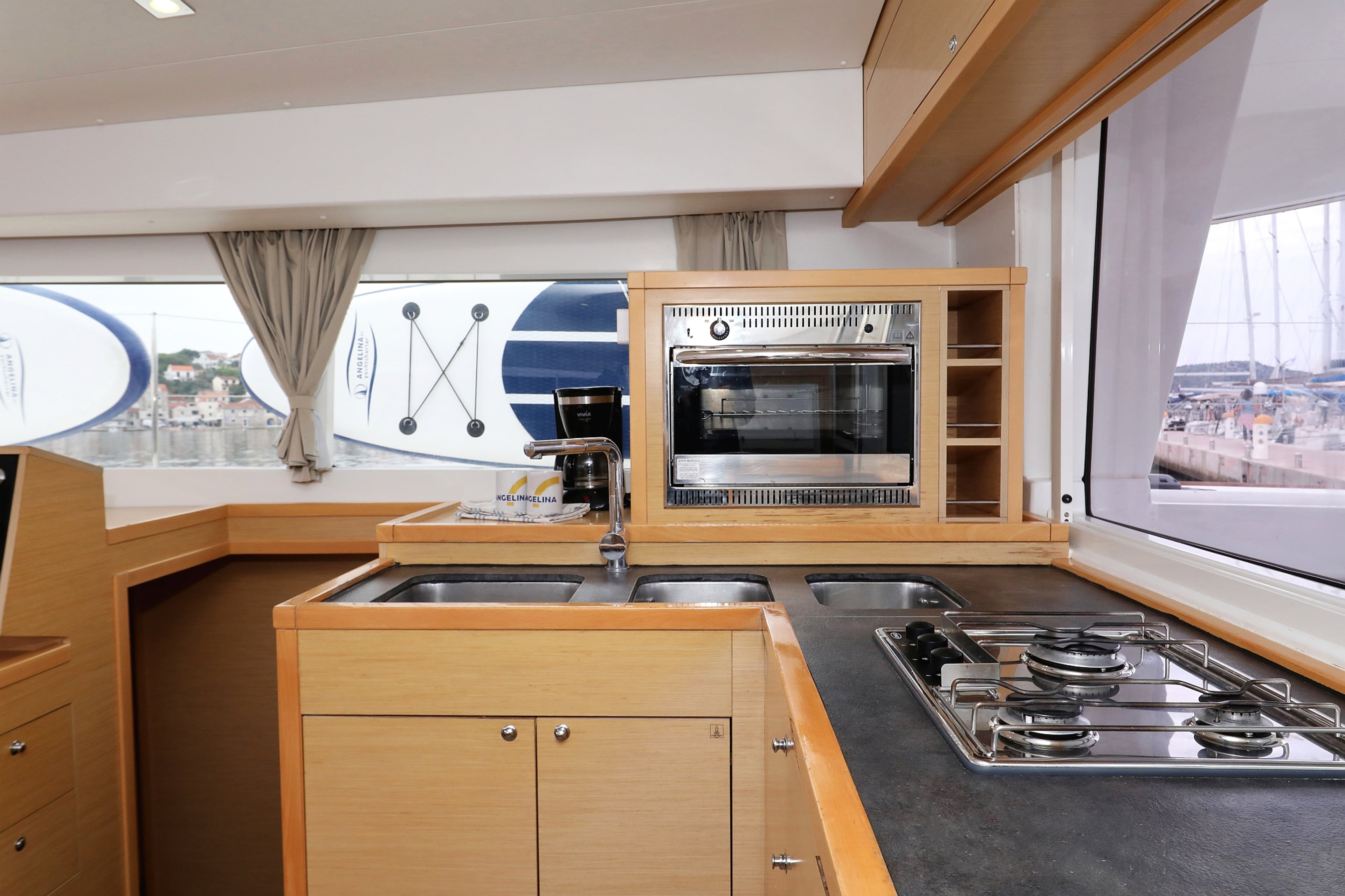 Lagoon 400 S2 - 4 + 2 cab. - Ladies First, picture 14