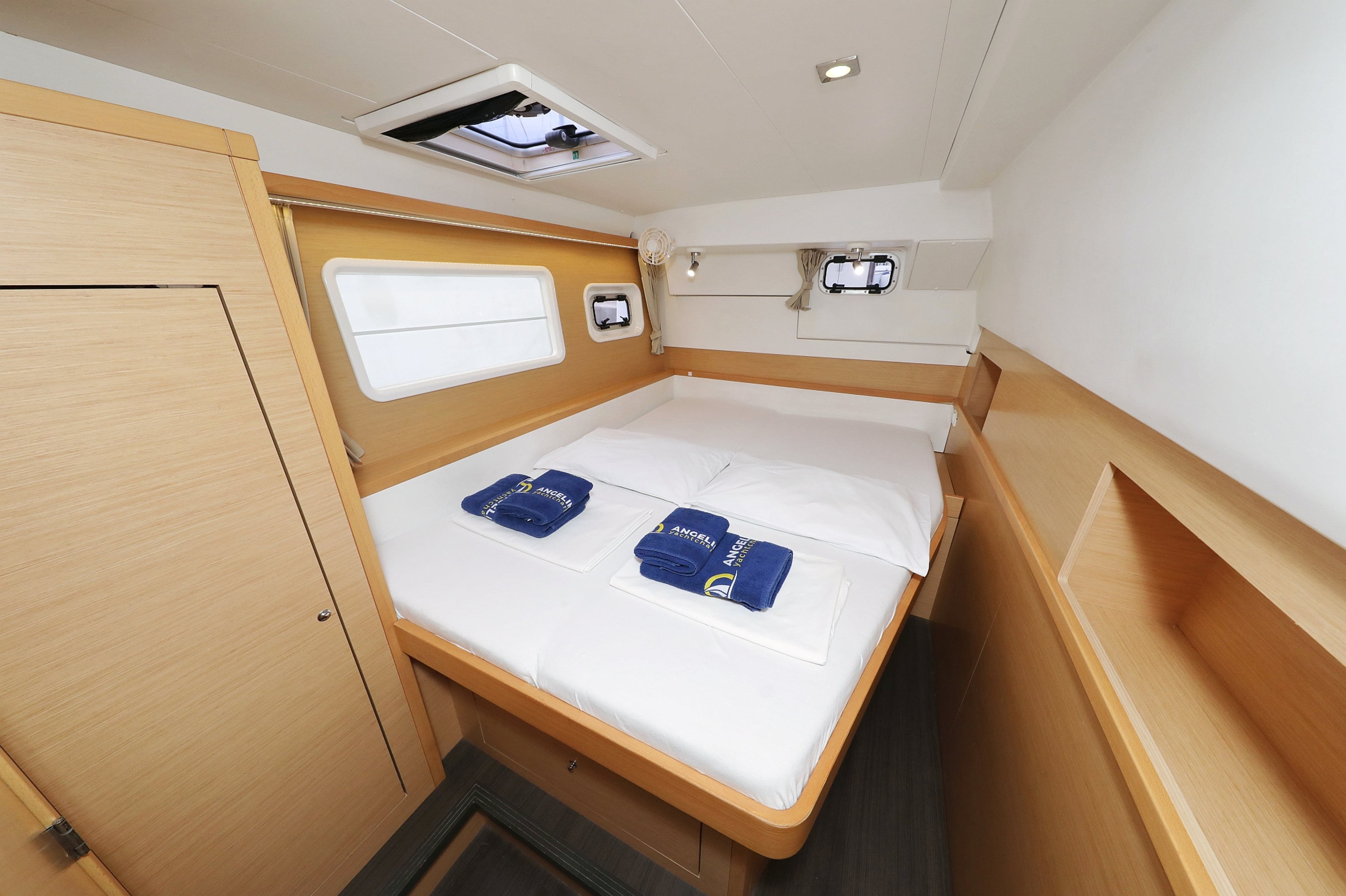 Lagoon 400 S2 - 4 + 2 cab. - Ladies First, picture 19