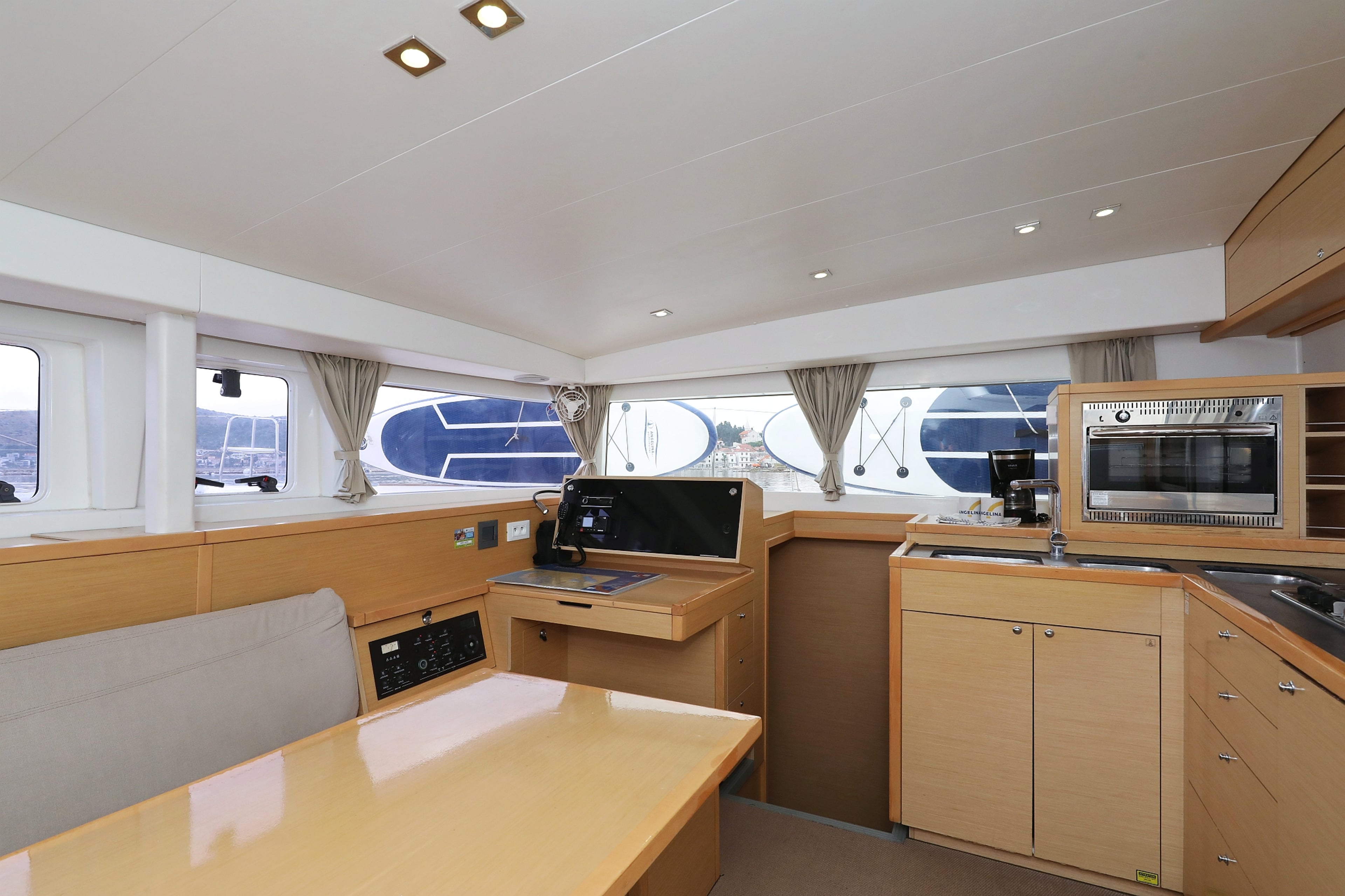 Lagoon 400 S2 - 4 + 2 cab. - Ladies First, picture 10