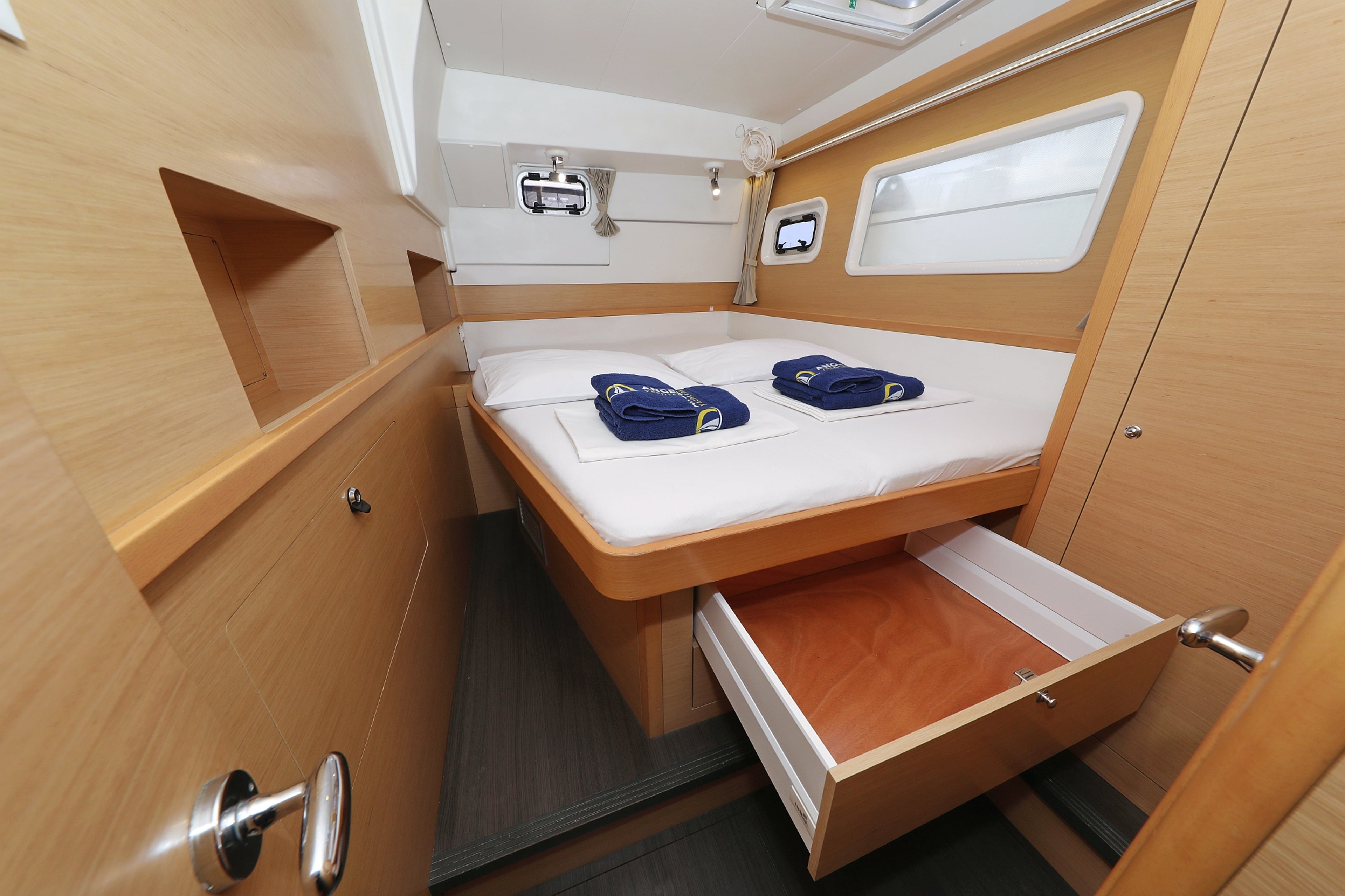 Lagoon 400 S2 - 4 + 2 cab. - Ladies First, picture 33