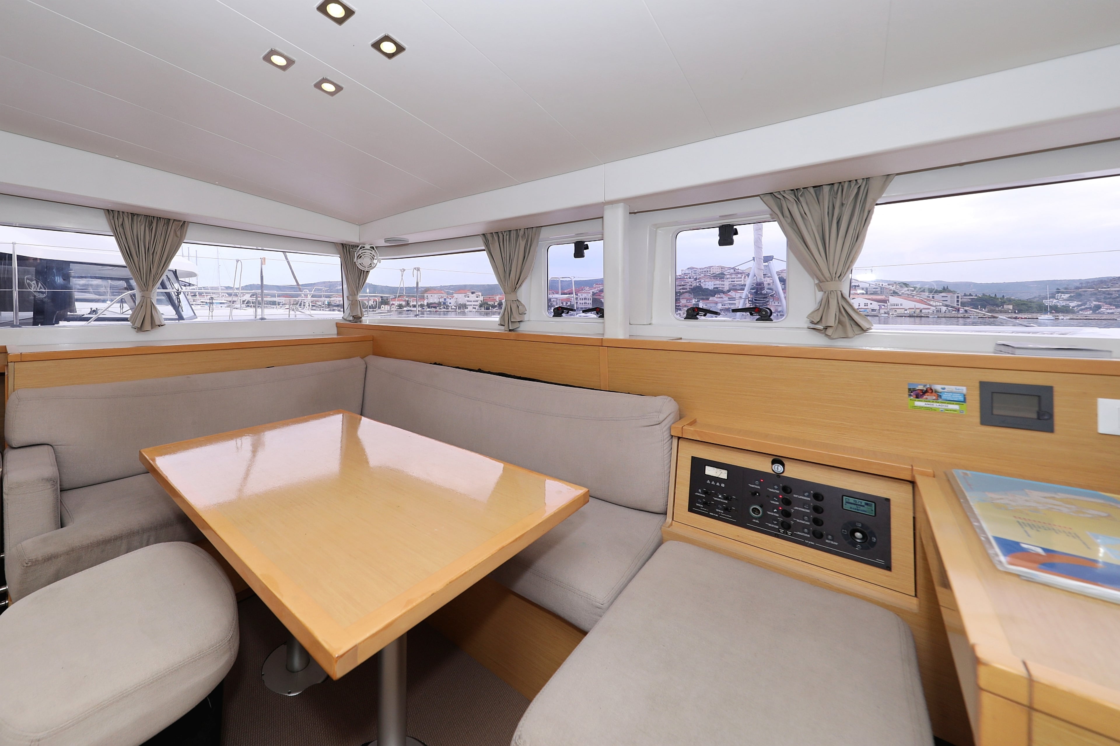 Lagoon 400 S2 - 4 + 2 cab. - Ladies First, picture 11