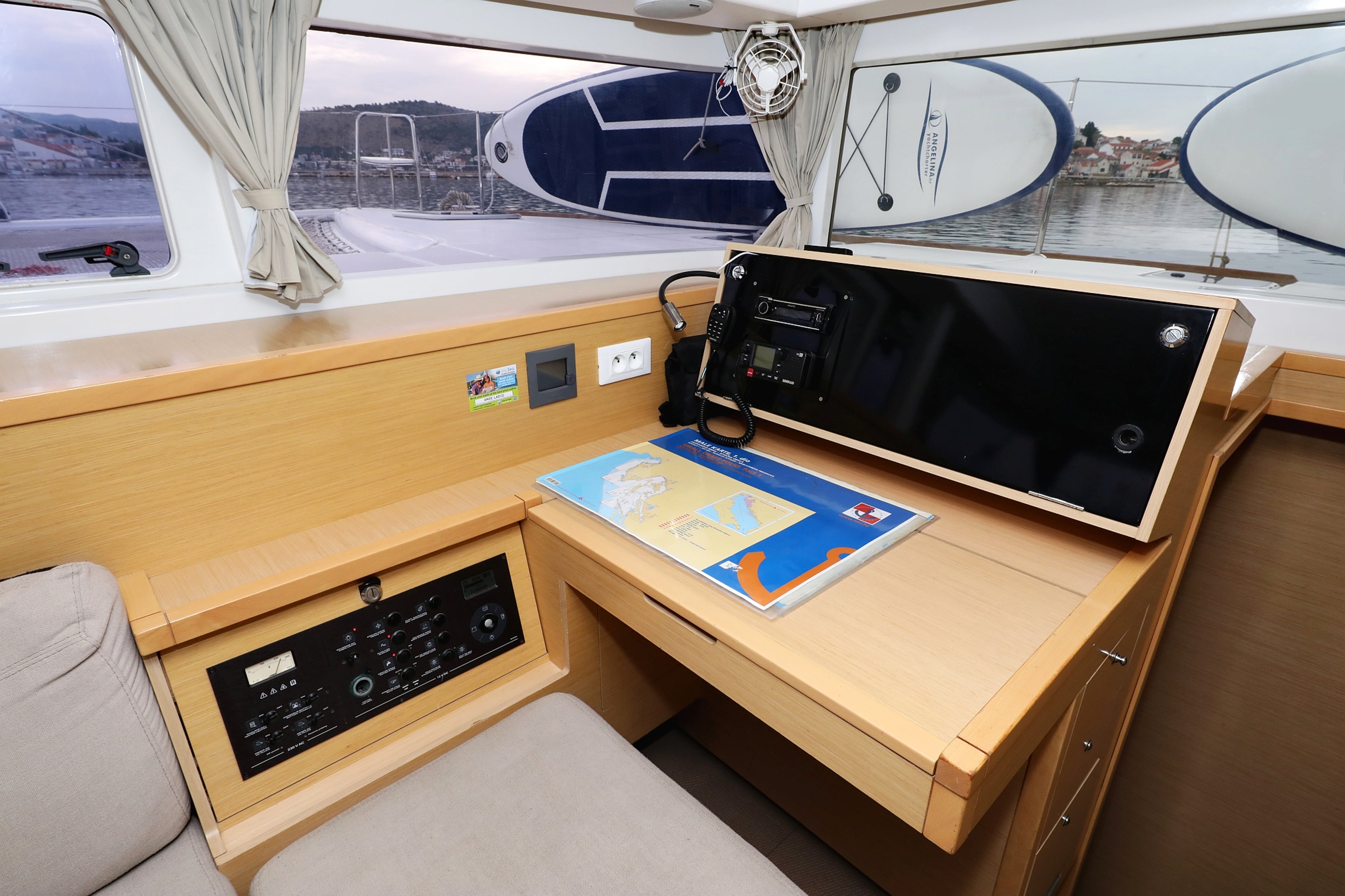 Lagoon 400 S2 - 4 + 2 cab. - Ladies First, picture 15