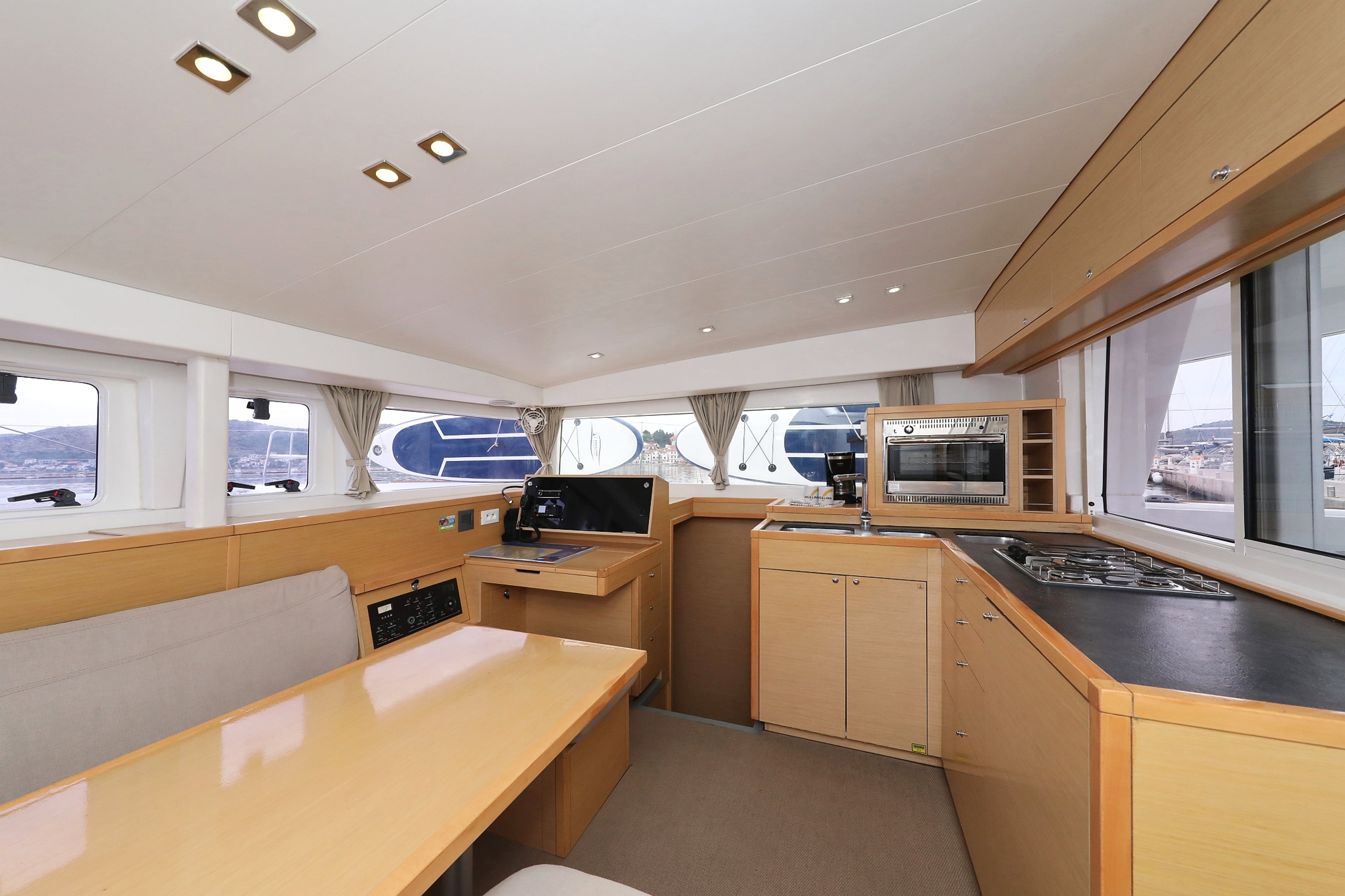 Lagoon 400 S2 - 4 + 2 cab. - Ladies First, picture 9